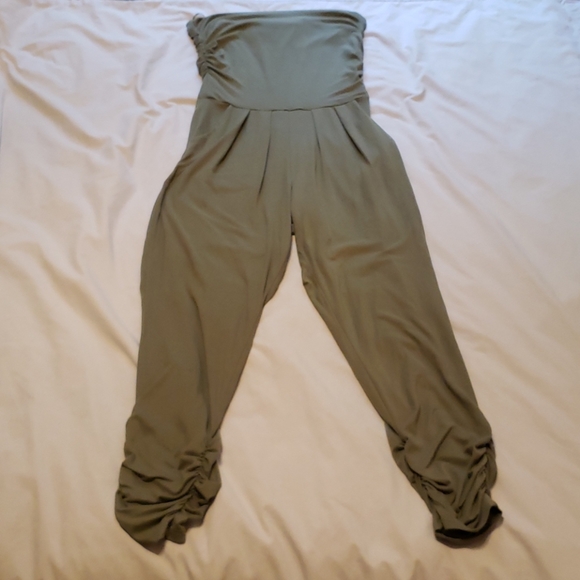 Strapless Jumpsuit with pockets - Picture 2 of 2